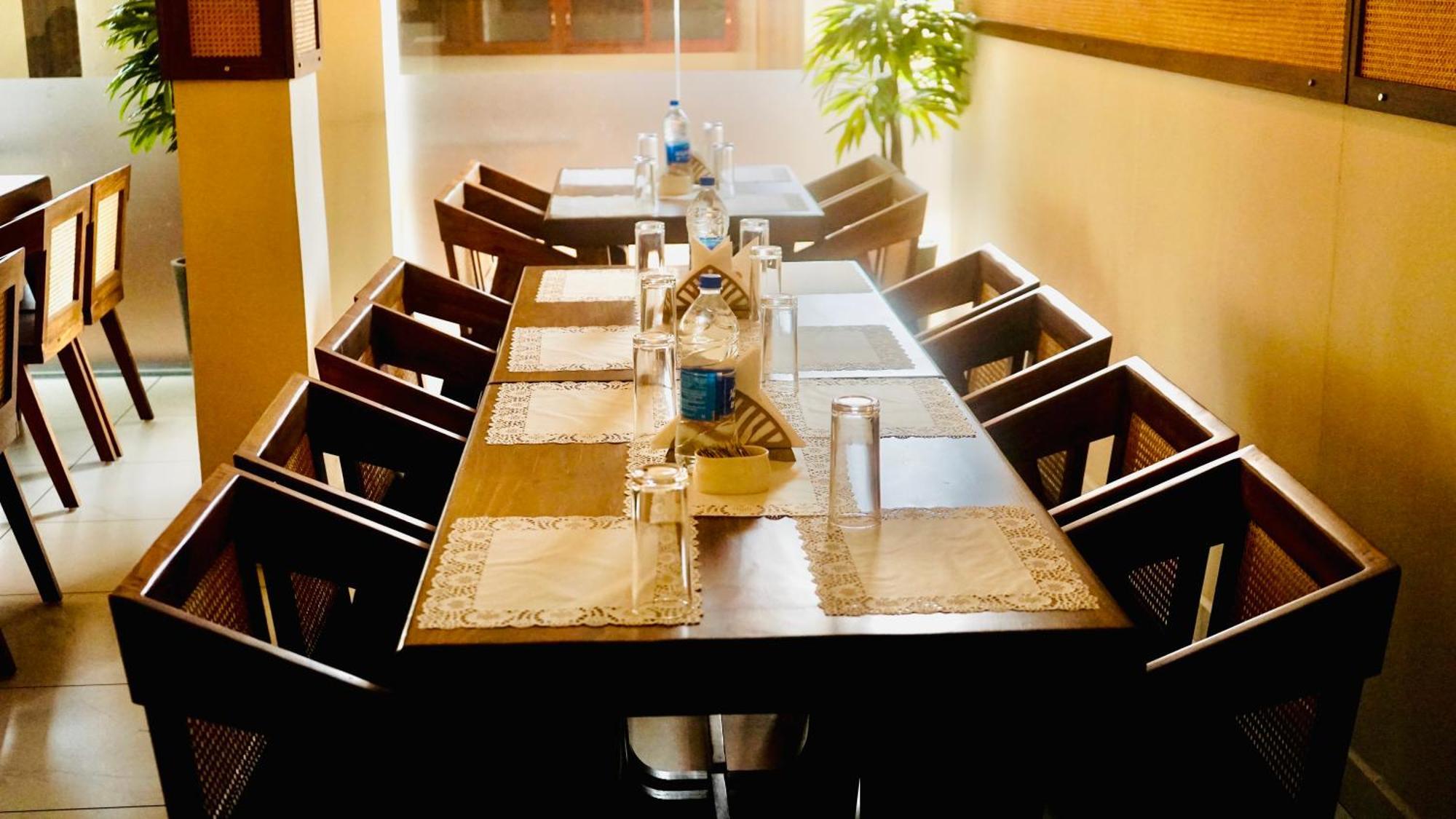 Kga Elite Continental Hotel Tiruvalla Buitenkant foto