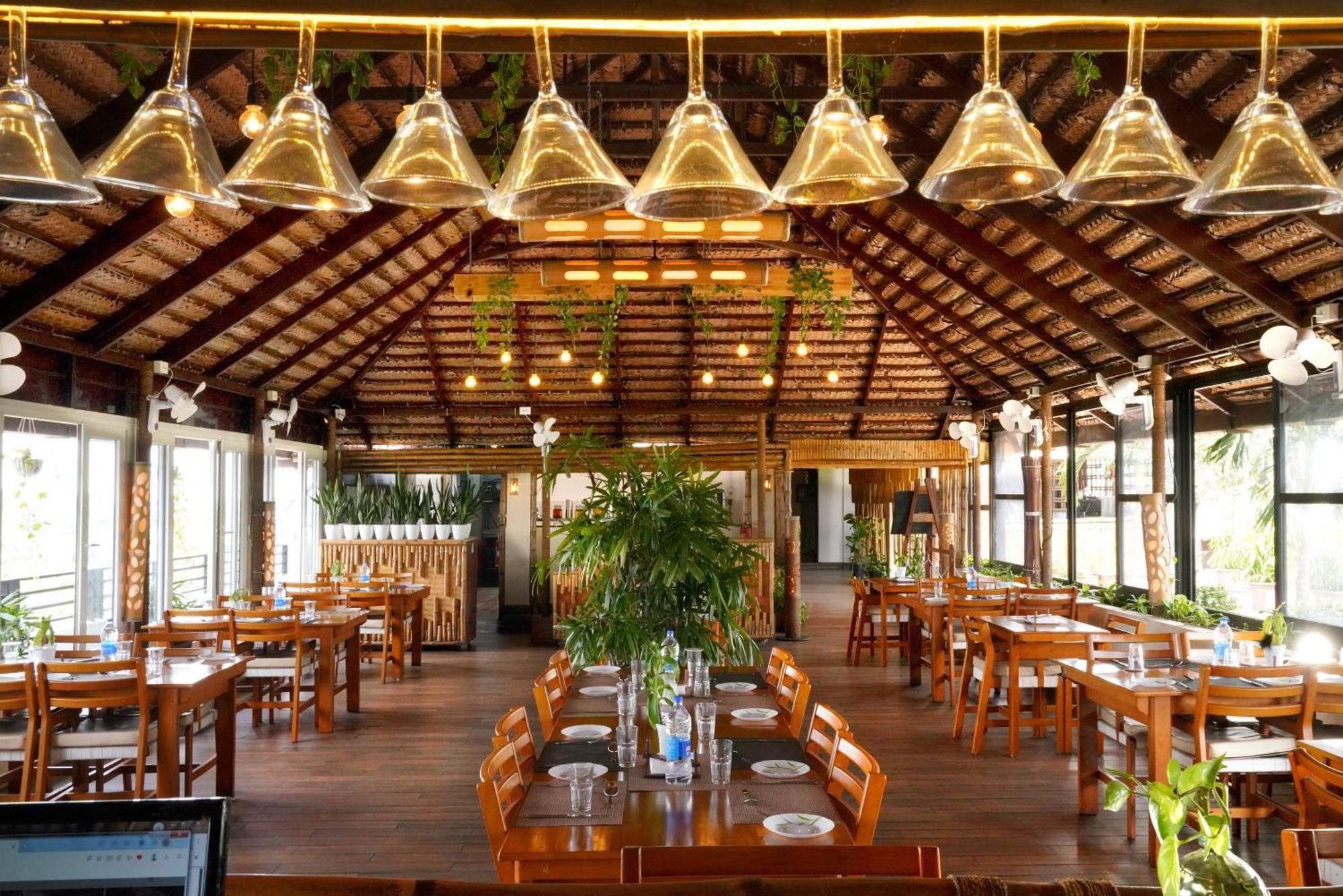 Kga Elite Continental Hotel Tiruvalla Buitenkant foto