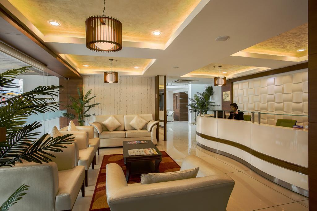 Kga Elite Continental Hotel Tiruvalla Buitenkant foto