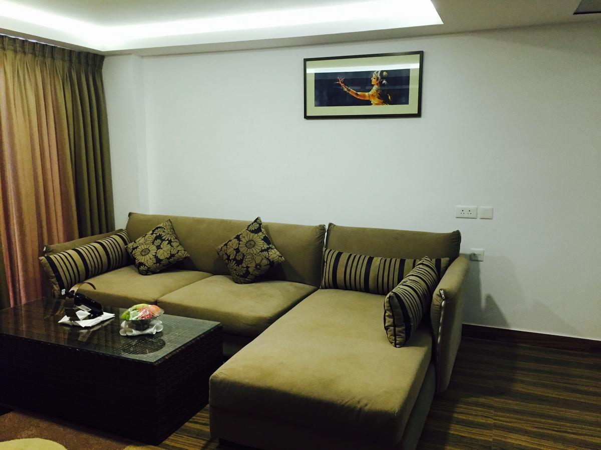 Kga Elite Continental Hotel Tiruvalla Buitenkant foto