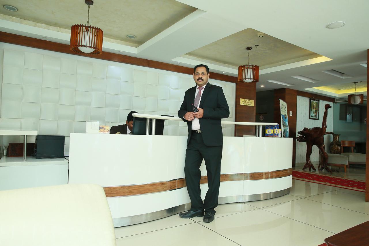 Kga Elite Continental Hotel Tiruvalla Buitenkant foto