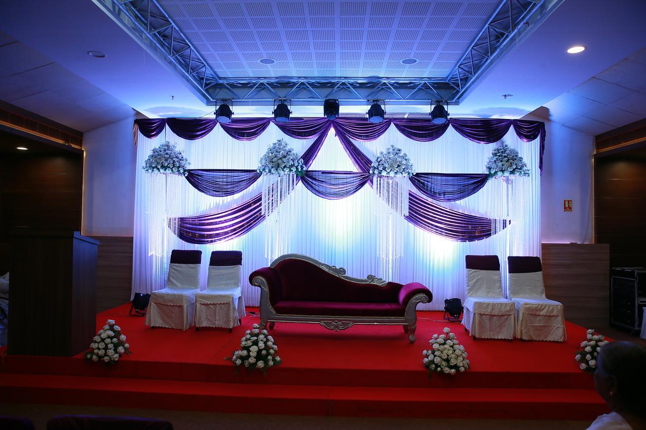 Kga Elite Continental Hotel Tiruvalla Buitenkant foto