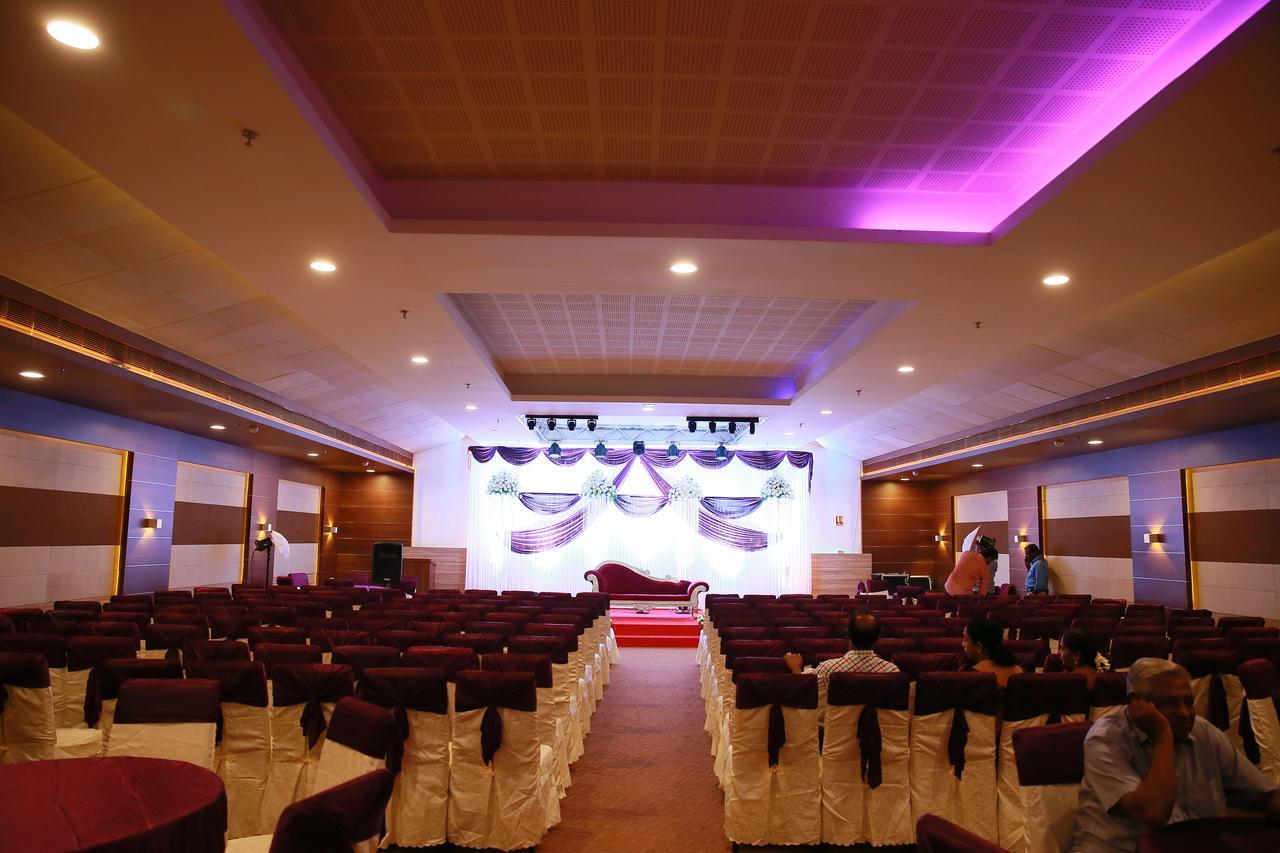 Kga Elite Continental Hotel Tiruvalla Buitenkant foto