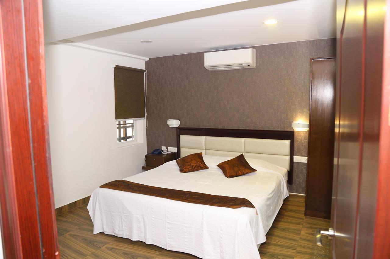 Kga Elite Continental Hotel Tiruvalla Buitenkant foto