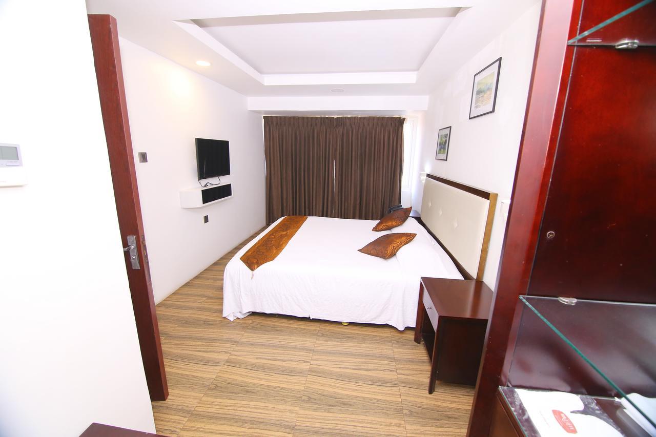Kga Elite Continental Hotel Tiruvalla Buitenkant foto