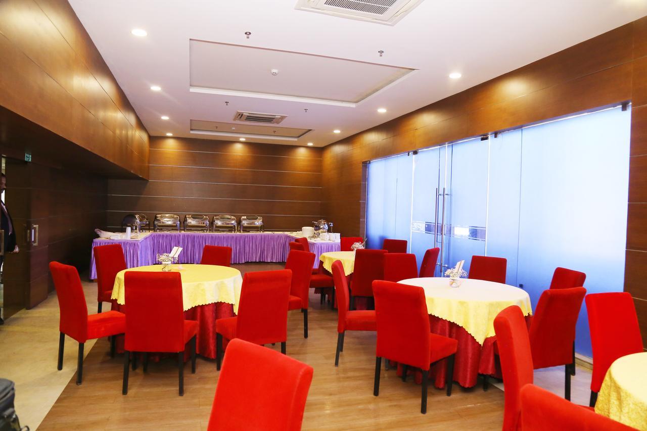 Kga Elite Continental Hotel Tiruvalla Buitenkant foto