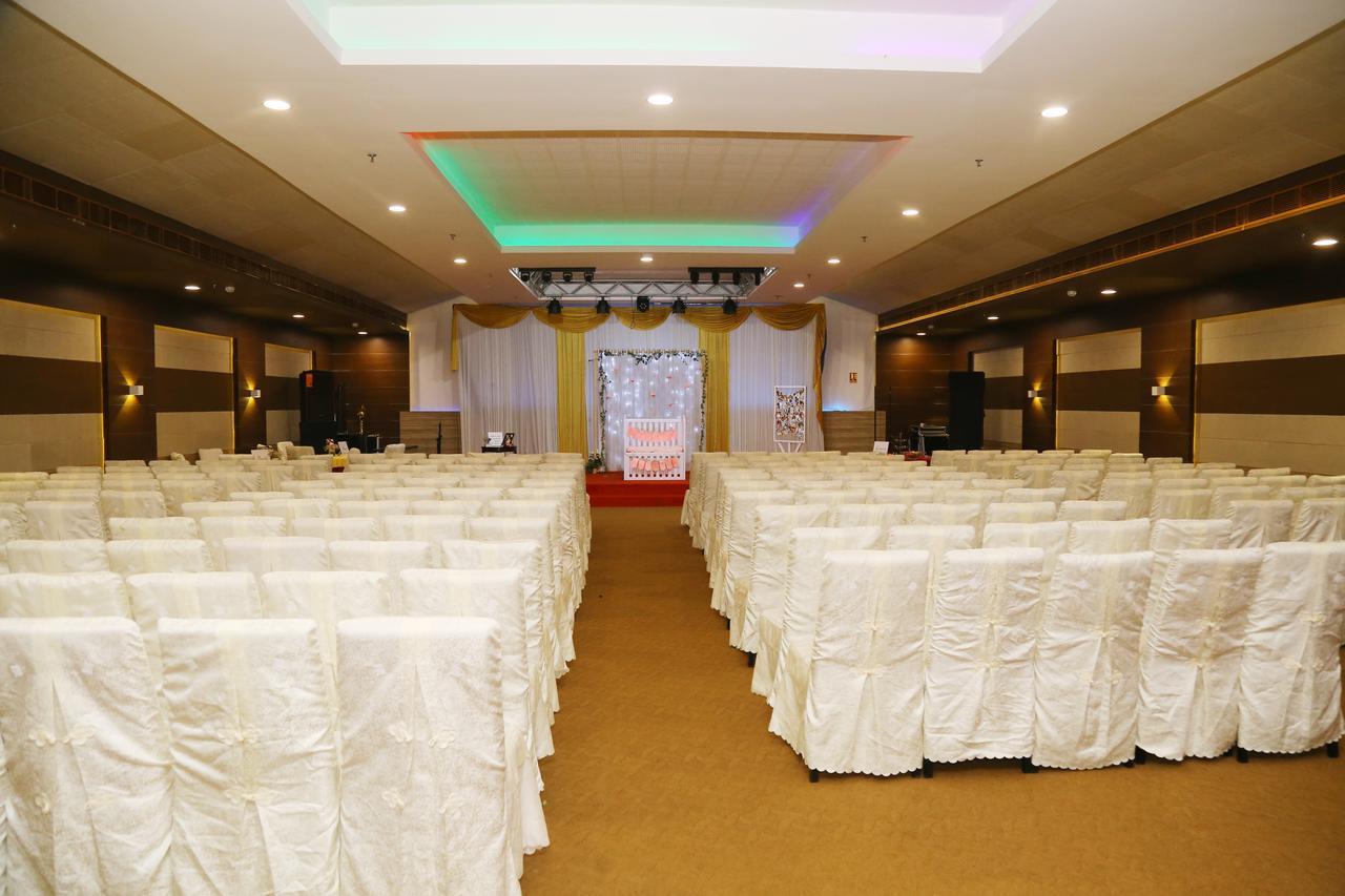Kga Elite Continental Hotel Tiruvalla Buitenkant foto