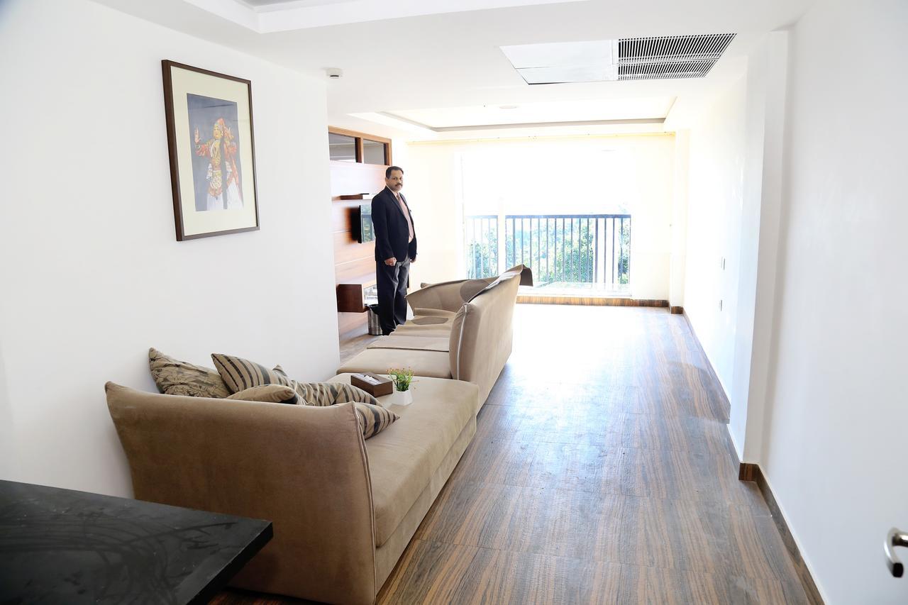 Kga Elite Continental Hotel Tiruvalla Buitenkant foto