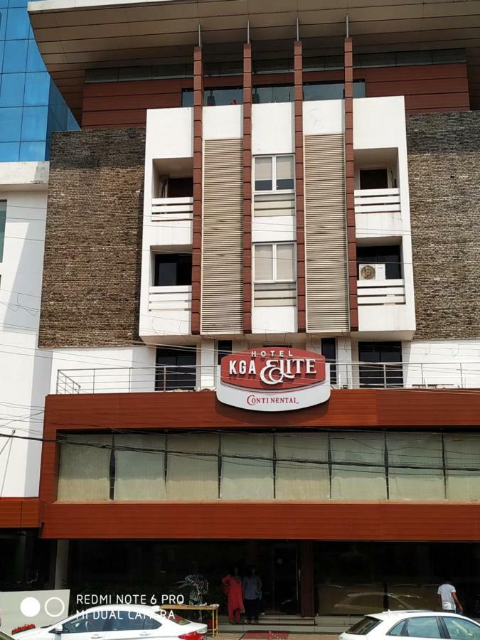 Kga Elite Continental Hotel Tiruvalla Buitenkant foto