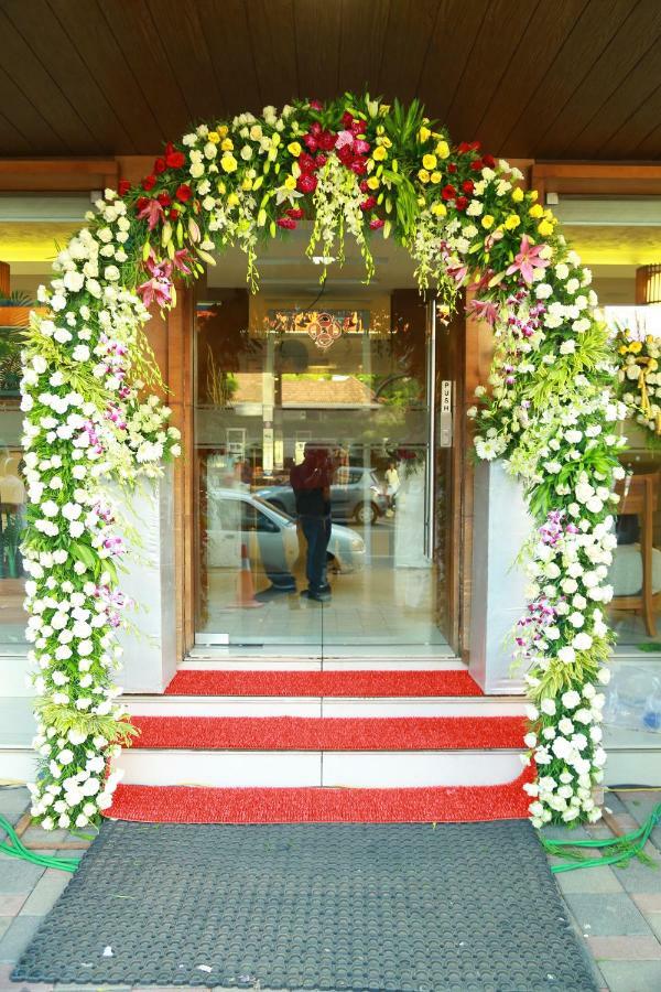 Kga Elite Continental Hotel Tiruvalla Buitenkant foto
