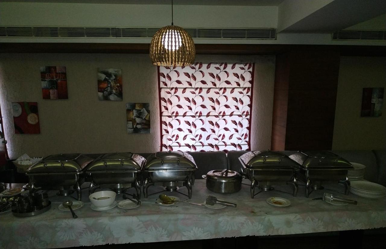 Kga Elite Continental Hotel Tiruvalla Buitenkant foto