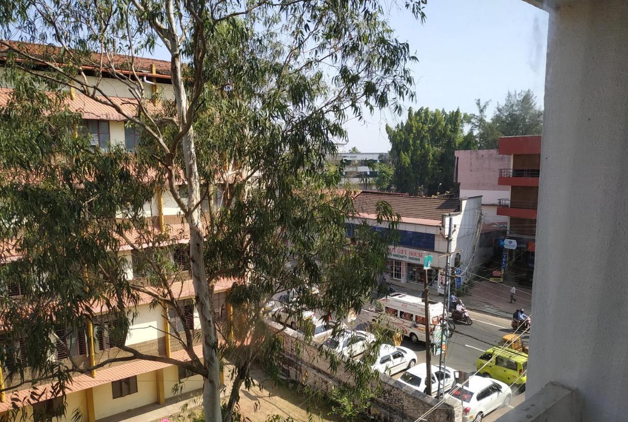 Kga Elite Continental Hotel Tiruvalla Buitenkant foto