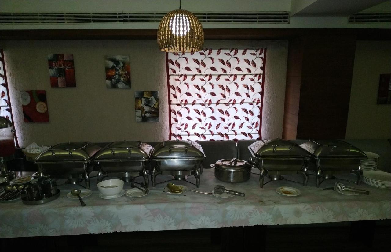 Kga Elite Continental Hotel Tiruvalla Buitenkant foto